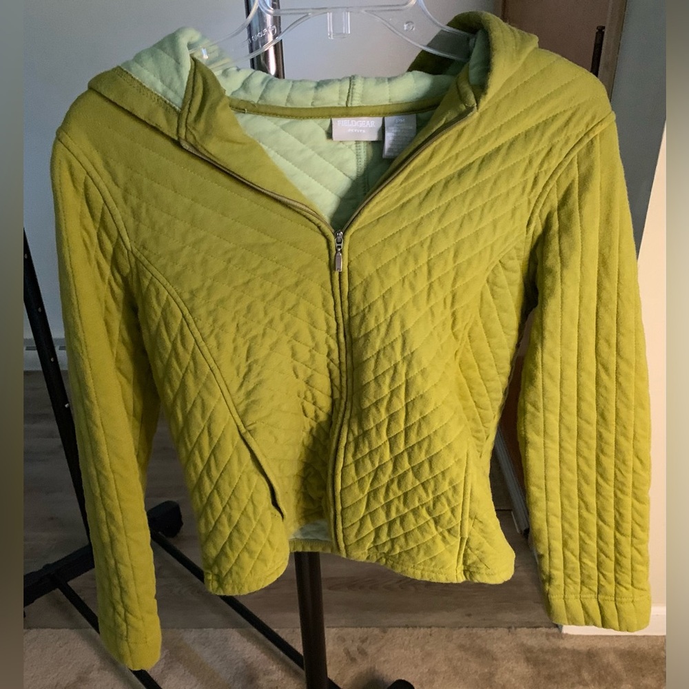 Field Gear-Women’s Petite Medium- olive green sweater w/ hood and front pockets